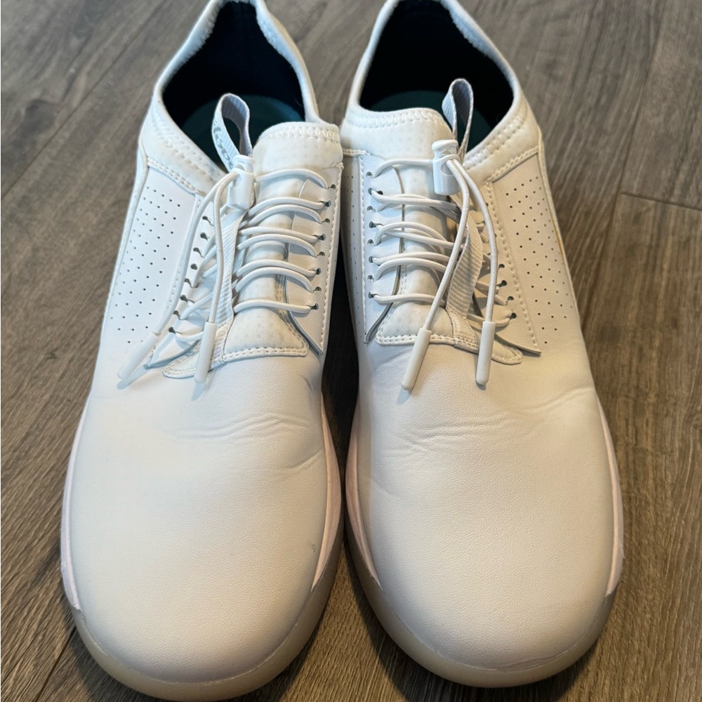 Clove Men’s nursing shoes